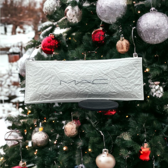 MAC HOLIDAY 2023 LE Cosmetics Bag - Picture 3 of 10